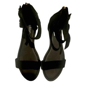 ROUGE HELIUM CORBATA VELVET SANDALS - BLACK SIZE 10 (NEW WITH TAGS)